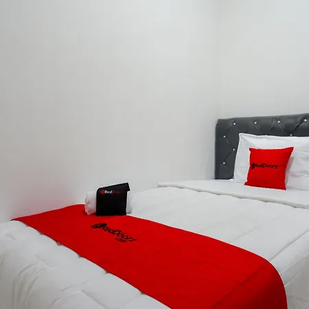 RedDoorz Hostel near Kota Lama Semarang-3